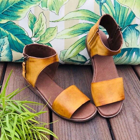Anthropologie Shoes - Anthropologie Gee Wawa Leather Gladiator Sandal